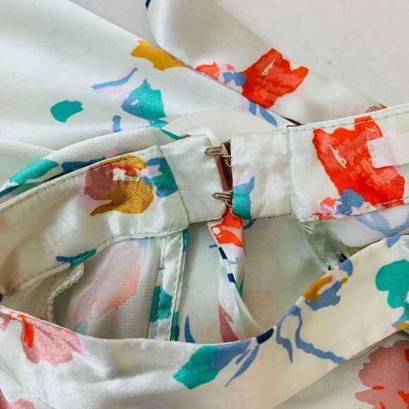 Tularosa Evie V Neck Cutout Floral Satin Tank XS - Picture 8 of 9